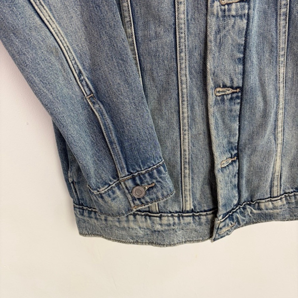 Lucky Brand Boyfriend Trucker Denim Jacket Jean Jacket Distressed Size Medium - Picture 4 of 8